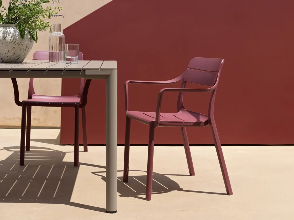 Outdoor Tische & Stühle